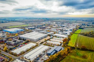 In modern manufacturing, precise temperature control is essential for ensuring consistent product quality. Many industries rely on chiller units to keep production running smoothly, from food processing and pharmaceuticals to plastics and electronics.
