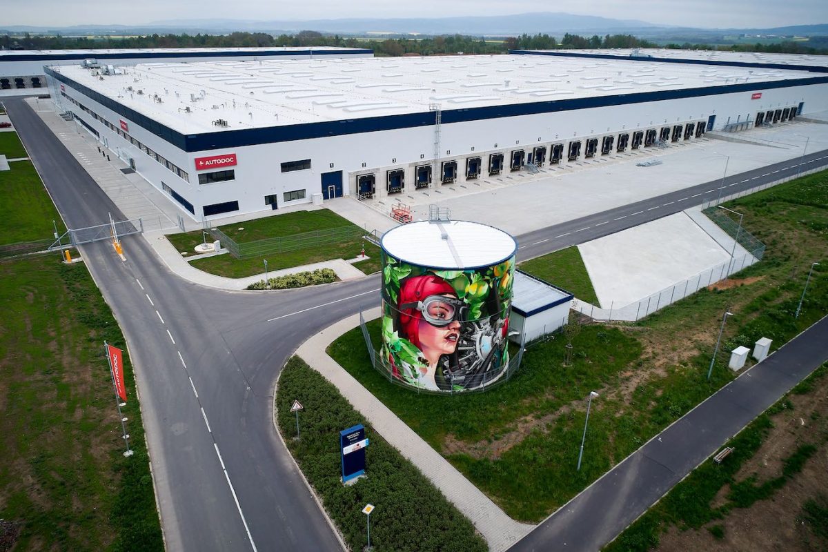 Fast picking for online retailer