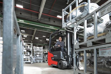 The Linde-Xi-Roadster removes A pillars for improved visibility.