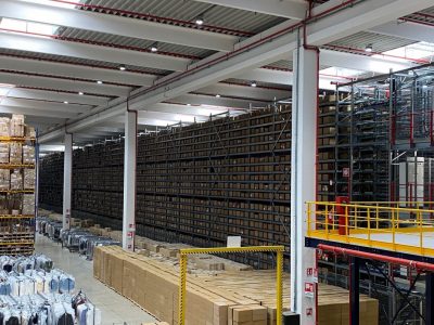 The fashion industry operates in one of the fastest-changing environments. With e-commerce now representing more than 30% of sales and consumer habits evolving rapidly, brands must rethink their logistics strategies to stay competitive.