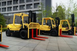 The manufacturer has expanded its range of large tyre integrated lithium-ion battery forklifts with the introduction of new models offering lifting capacities from 4 to 7 tonnes.