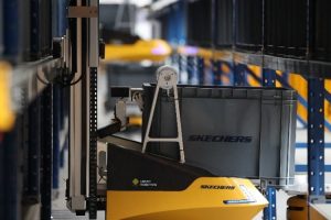 THE AIRROB system is made by Libiao Robotics and is a high-density, high-efficiency warehouse automation system that uses coordinated vertical-climbing pick robots and floorbots.