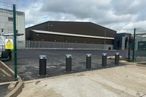 FBS Hörmann has completed the installation of five Hörmann Security Line automatic bollards at the main entrance to the East Midlands storage and distribution facility operated by Stephen Sanderson Transport.