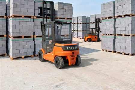After successfully bringing new editions of its Traigo48 range to market last year, Toyota Material Handling Europe launches the next generation of the Traigo80 electric counterbalanced forklifts for heavy-duty applications.