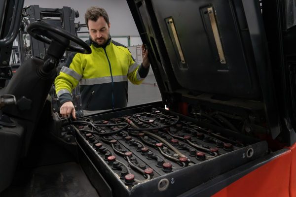 The UK Material Handling Association (UKMHA) has announced that this year’s UK National Forklift Safety Day (NFSD) will focus on technician safety.