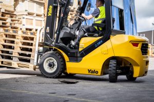 Yale Lift Truck Technologies explores three questions warehousing operations can ask when considering an electric forklift to support outdoor operations.