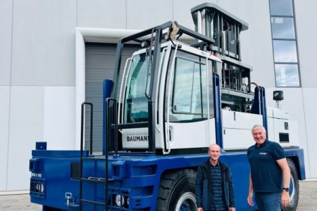 Lech-Stahlwerke, a major Bavarian steel producer operating within a demanding multi-shift environment, has expanded its Baumann fleet with a new Baumann Rosso DFQ S150 sideloader.