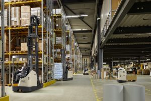 In warehouse and distribution centres, reliable performance drives efficiency. Employees in fast-paced environments need solutions that deliver stability, speed and precision — and adapt to every application.
