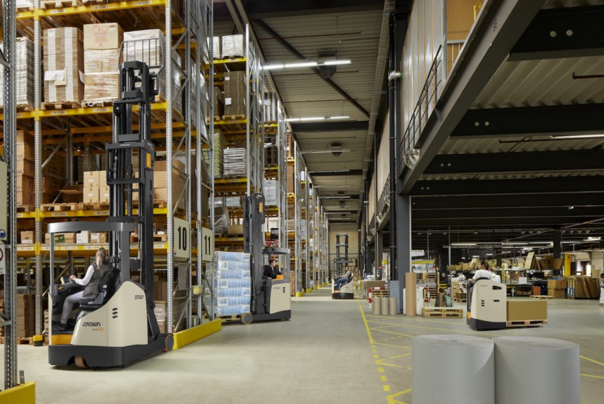 Crown ESR Series reach truck - smart material handling solutions that work today and scale for tomorrow