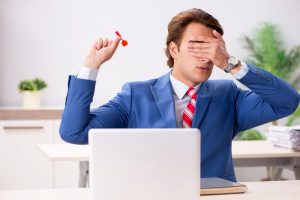 Major retailers are being held back from essential supply chain transformation by outdated decision-making methods, according to new research from Kallikor.