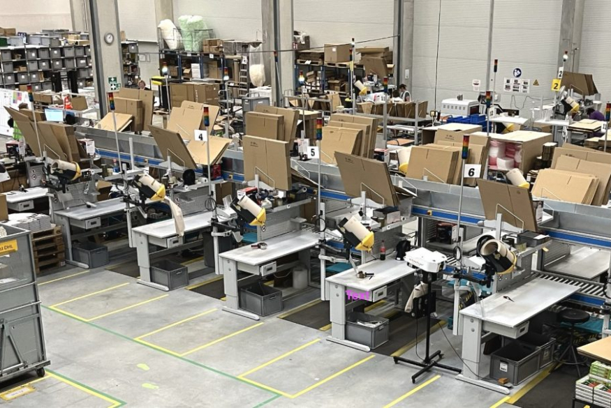 Ergonomic benches for eCommerce leader - smooth workflows and a satisfied team