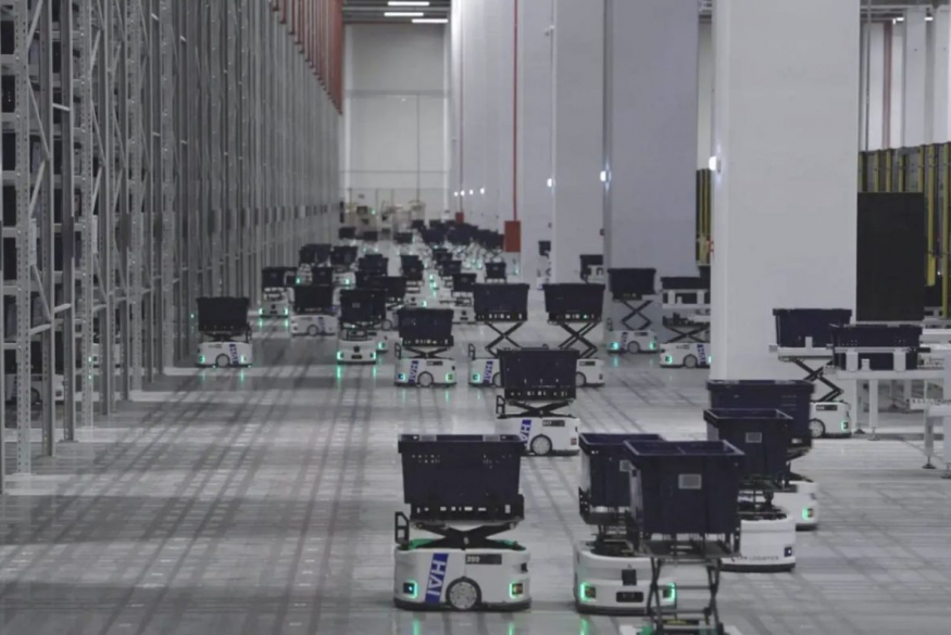 Fashion retailer turns to warehouse robots for eComm ramp up