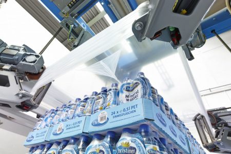 Stretch hood packaging is increasingly used by manufacturers as well as warehouses and distribution centres seeking to protect palletised goods while improving end-of-line efficiency.