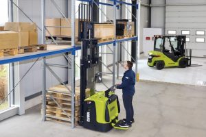 Following the successful launch of new electric low-lift pallet trucks, industrial truck specialist Clark is now bringing to market a completely new range of electric high-lift pallet trucks featuring state-of-the-art lithium-ion (Li-Ion) technology.
