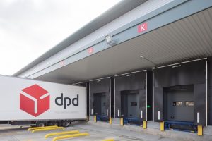 DPD’s new distribution centre at Forrest Park, Newton Aycliffe, has been equipped with 32 insulated sectional doors and 11 complete loading bay solutions by ASSA ABLOY Entrance Systems.