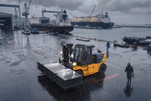 Hyundai Material Handling completes 4-18 tonne high-voltage electric forklift range as electrification expands into heavier-duty applications.